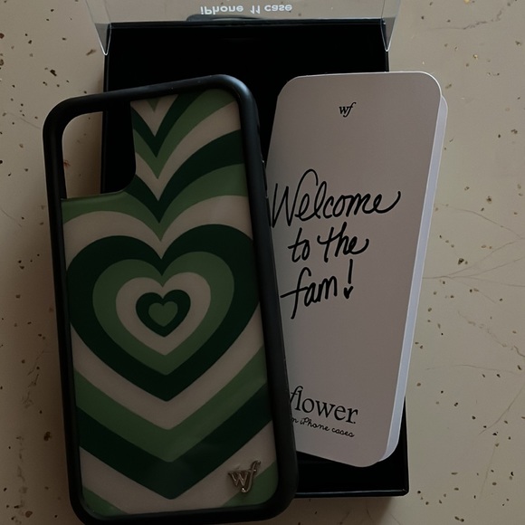 w i l d f l o w e r  c a s e - Picture 2 of 3